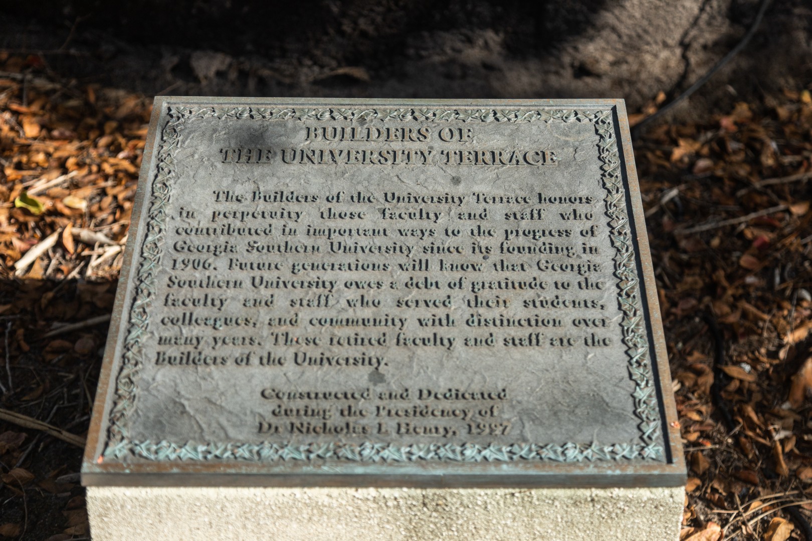 The dedication plaque at the Builders Terrace